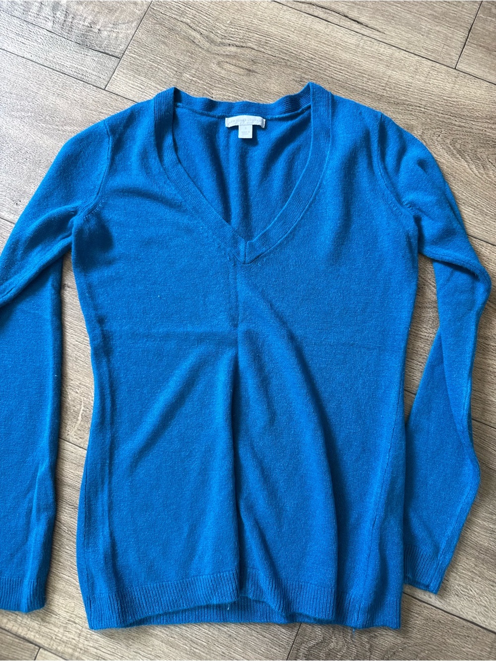 New York and Company V-Neck Women's Sweater - Blue size Small